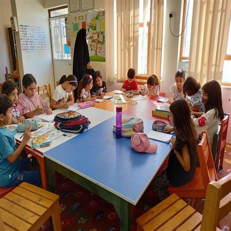 کلاس نقاشی و رنگ آمیزی در بخش کودک